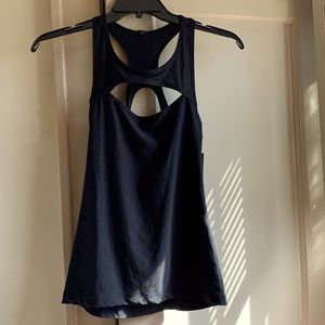 Black workout tank top with cut-outs 🔸🖤♦️